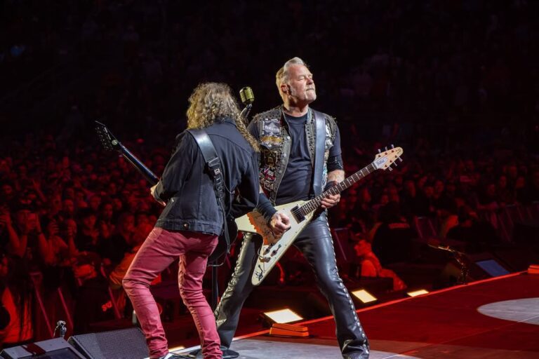 Metallica Fans Cause Mini Earthquake During ‘Enter Sandman’ At Virginia Tech Concert