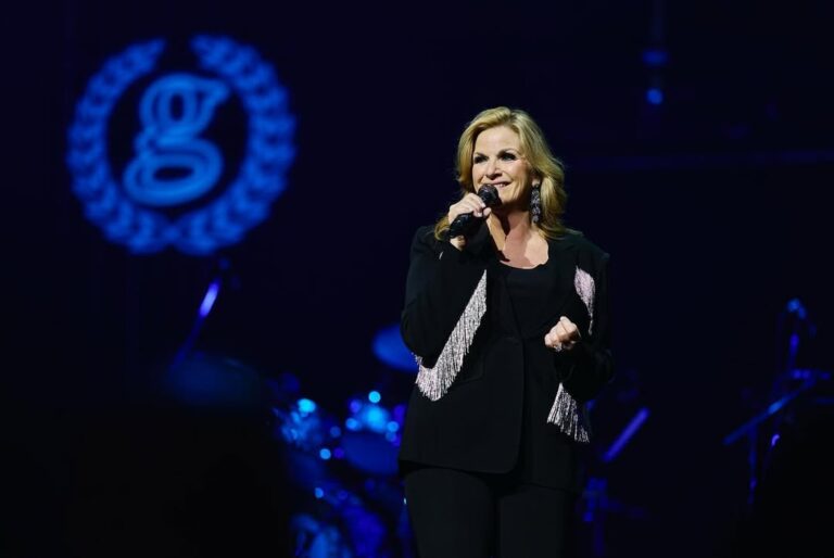 Trisha Yearwood Signs Major New Deal With Virgin Music Group And Announces New Album ‘The Mirror’