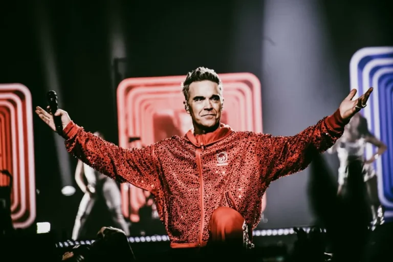 Robbie Williams Breaks The Beatles’ UK Chart Record With 16th Number One Album