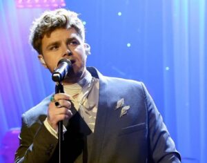 Alex Warren on stage