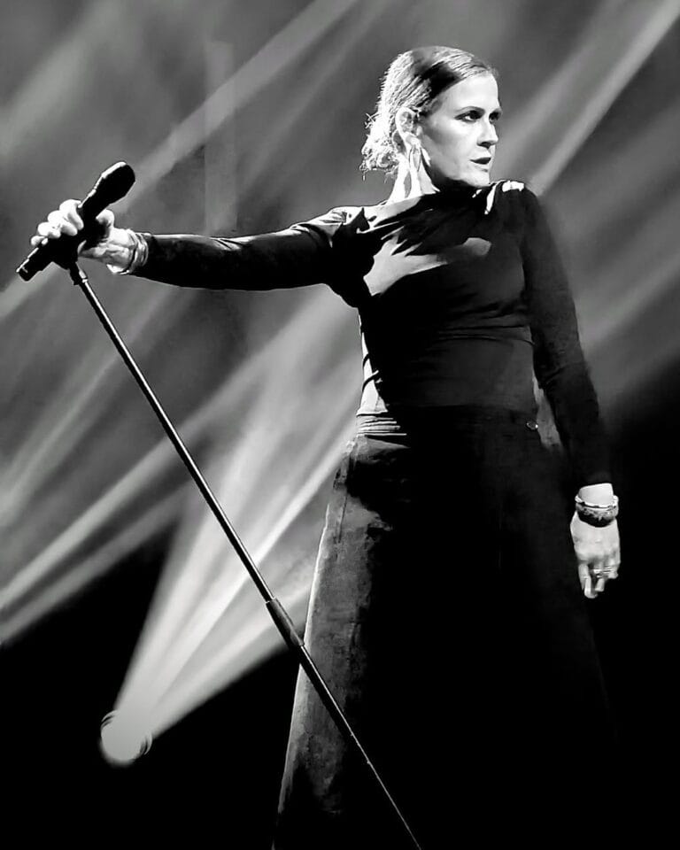 Alison Moyet on stage