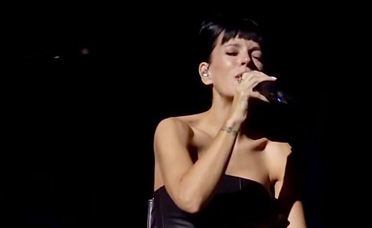 Lily Allen on stage