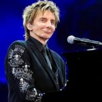 Barry Manilow on stage