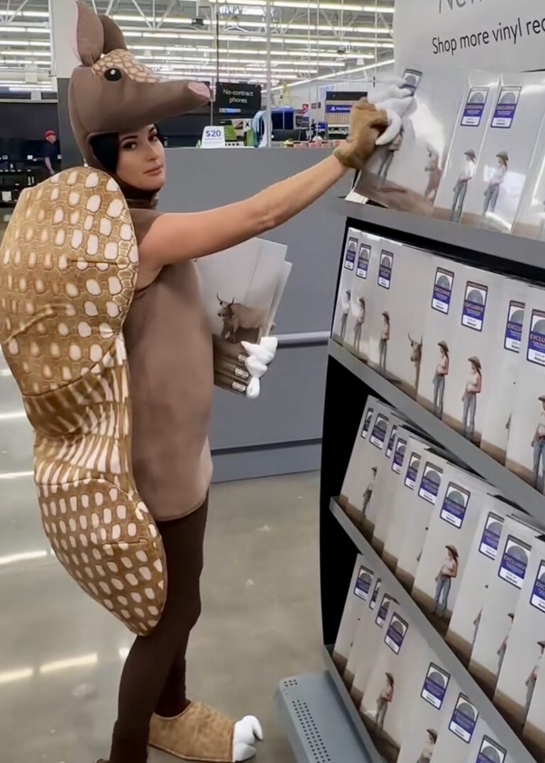 Kacey_Musgraves_Armadillo