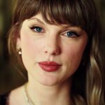 Taylor Swift Tells Young Artists To Stop Reading Social Media Comments