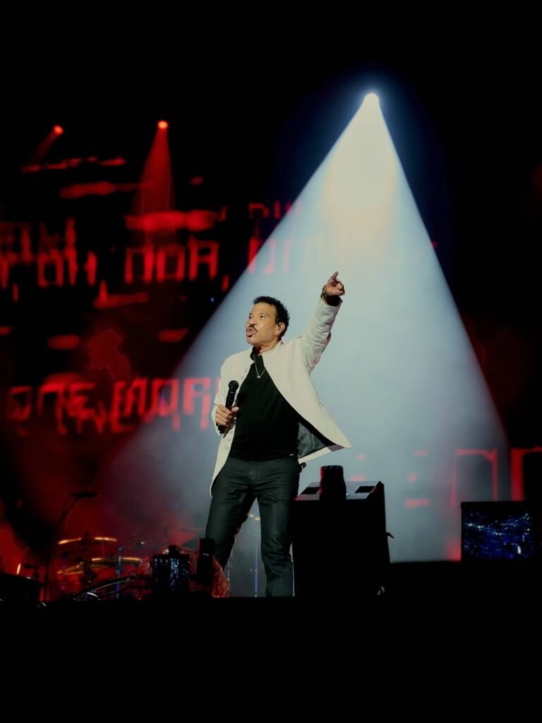 Lionel Richie on stage