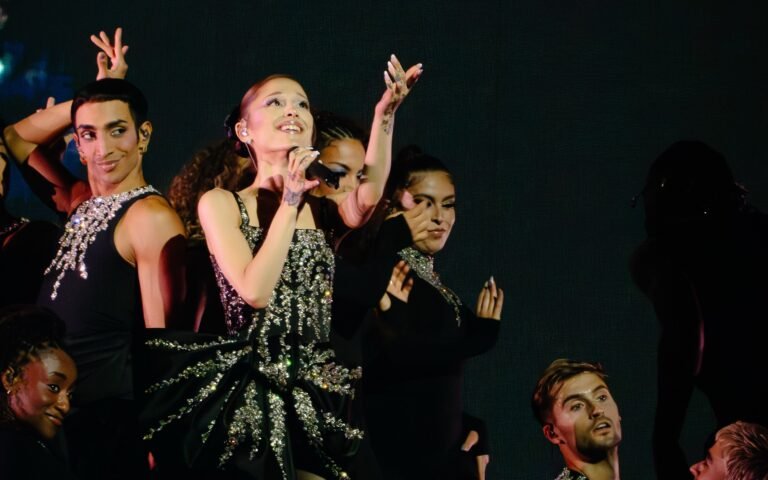 Ariana Grande and dancers
